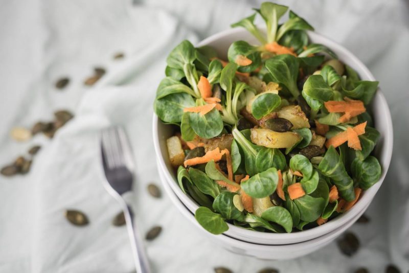 Feldsalat mit Kartoffelcroutons